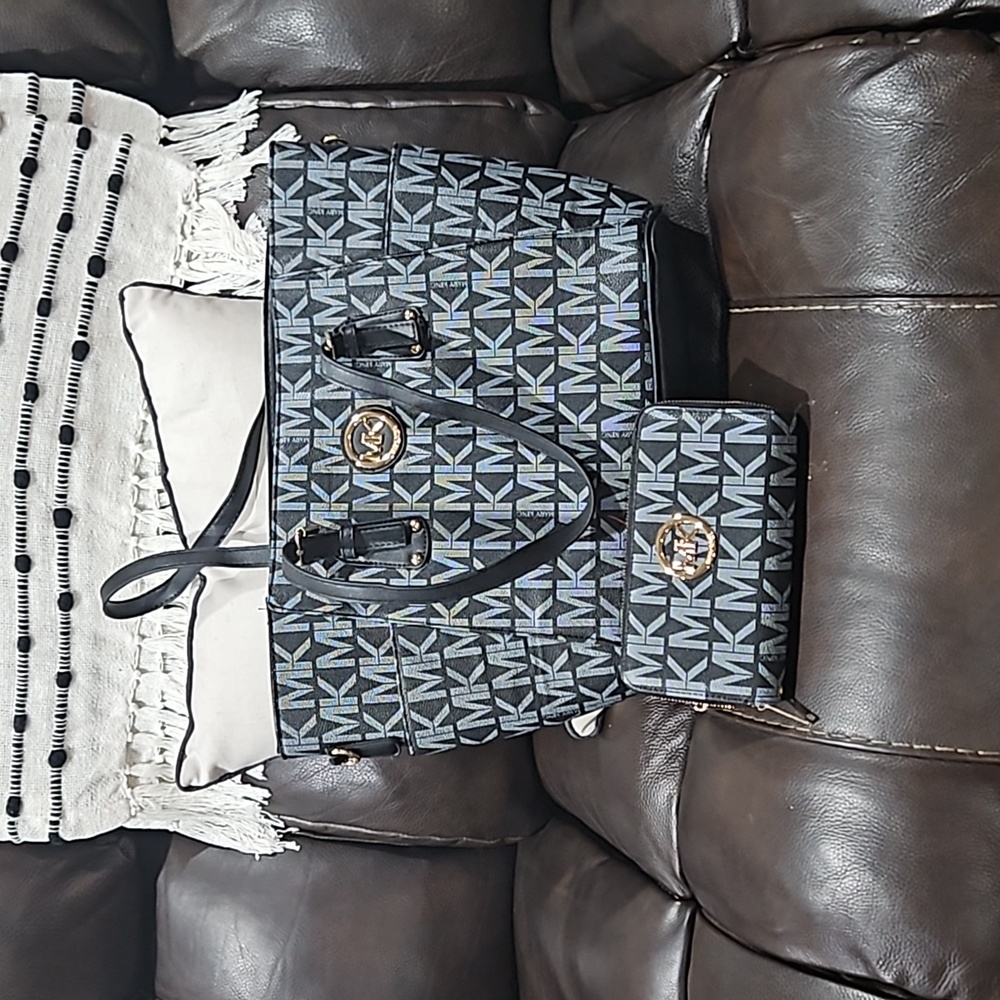 purse and wallet